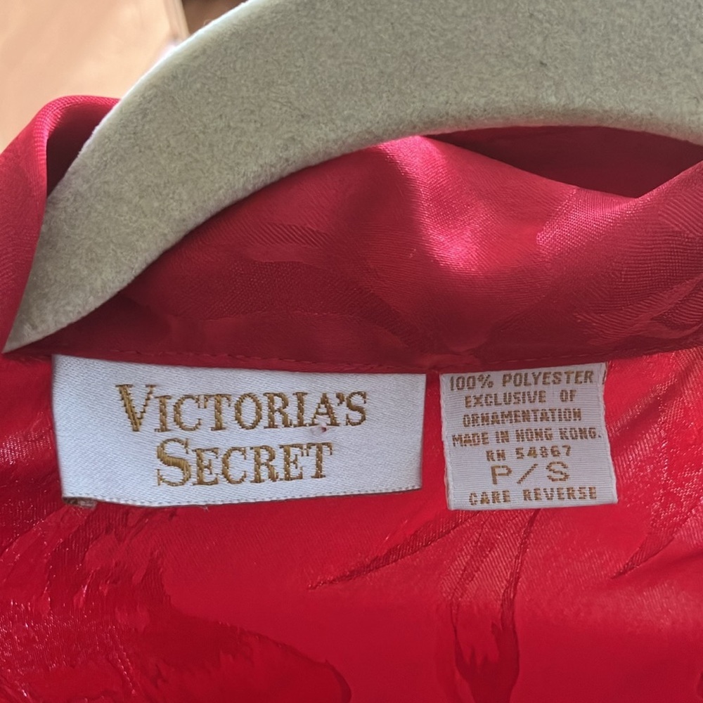 Vintage Victoria’s Secret red floral robe-pockets! - Picture 4 of 5